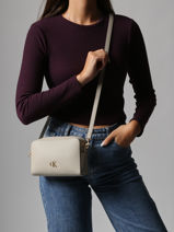 Cross Body Tas Sculpted Gerecycleerd Polyester Calvin klein jeans Beige sculpted 4K3162G-vue-porte